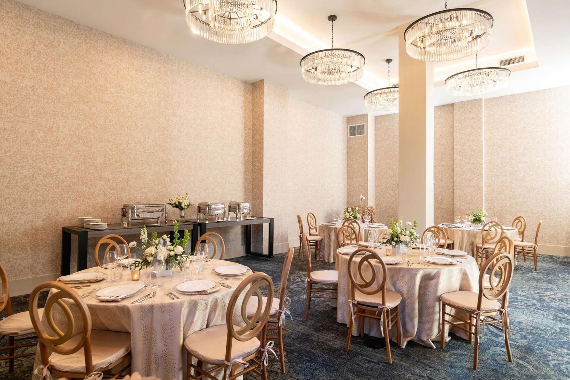 Hotel Petersburg, Tapestry Collection By Hilton Exterior photo